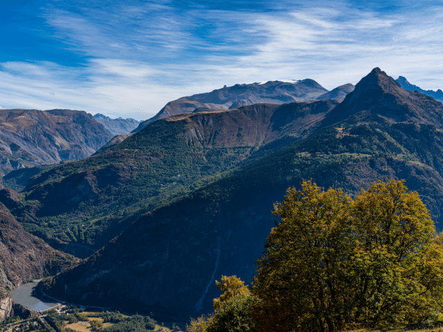Bourg de l’Oisans 4 – LD CANVA Bourg de l'Oisans 4 - LD CANVA
