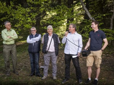 Sylvain Duloutre-min De gauche à droite : Jean-Yves Bouvet (directeur ONF de l’agence Isère), Franck Rataj (Responsable des Partenariats
Groupama Rhône Alpes Auvergne), Raymond Vial (président de Sylv'ACCTES), Sylvain Duloutre (maire de Sarcenas), Loïc Casset (coordinateur de Sylv'ACCTES)