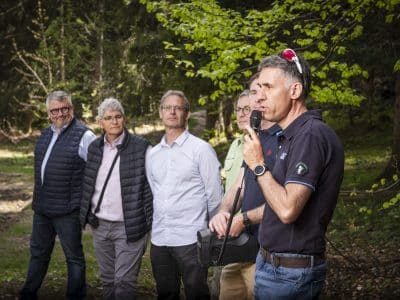 discours élus-min Au micro, Thierry Vervoitte, représentant de Caterpillar France (38) et la Fondation Caterpillar